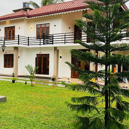 Ahasna Airport Villa Negombo Exterior photo