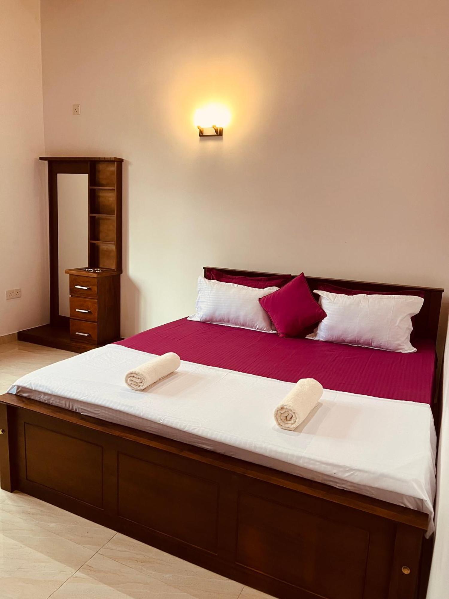 Ahasna Airport Villa Negombo Exterior photo