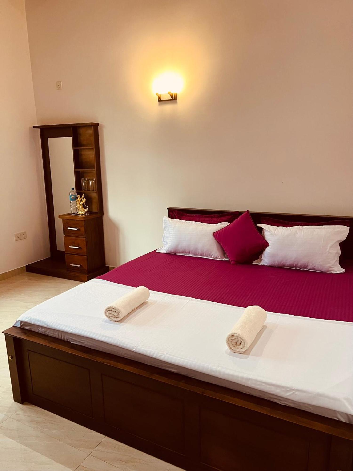 Ahasna Airport Villa Negombo Exterior photo