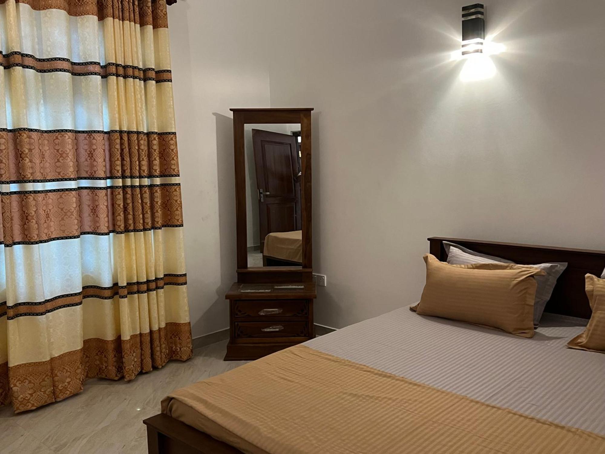Ahasna Airport Villa Negombo Exterior photo