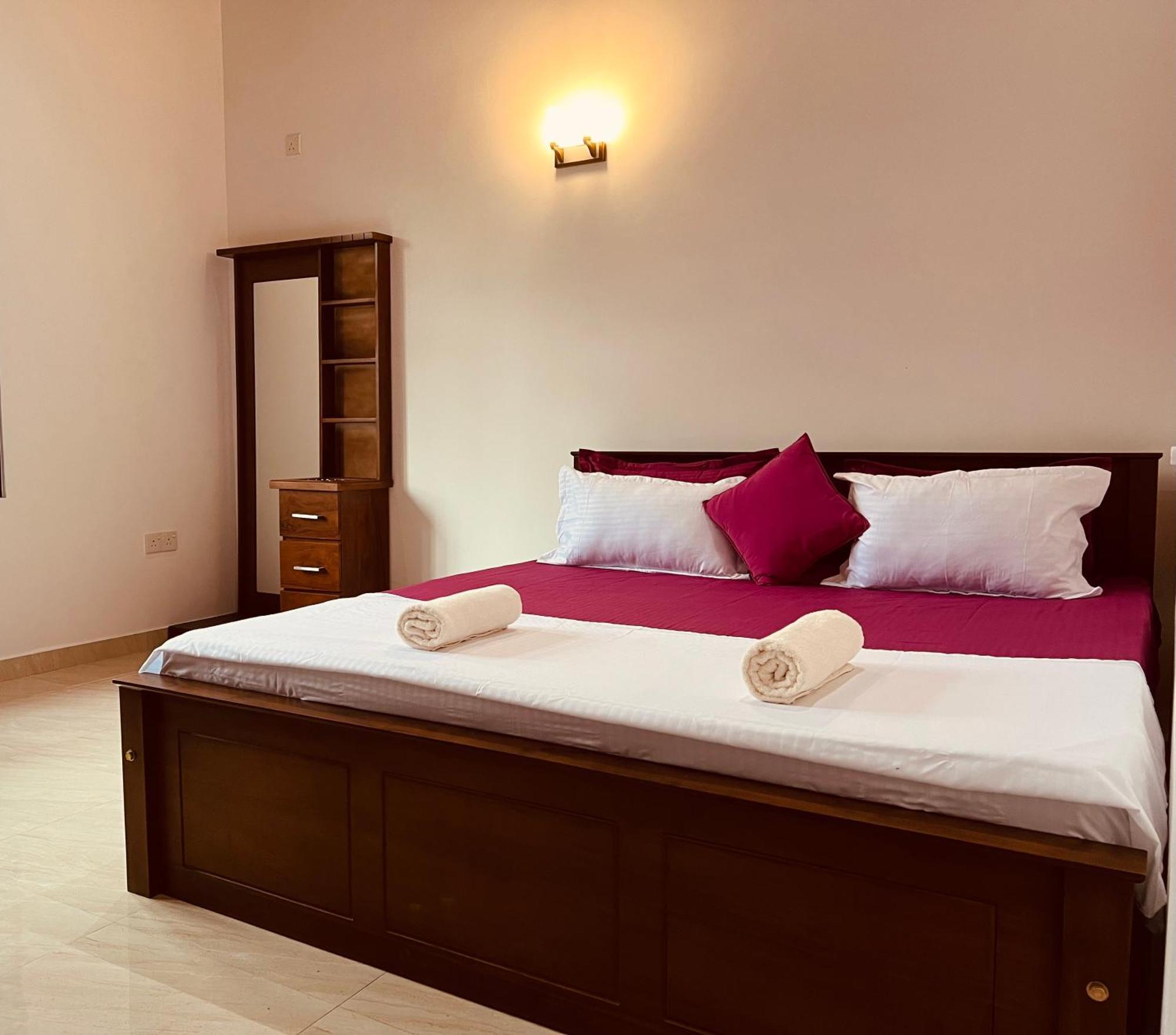 Ahasna Airport Villa Negombo Exterior photo