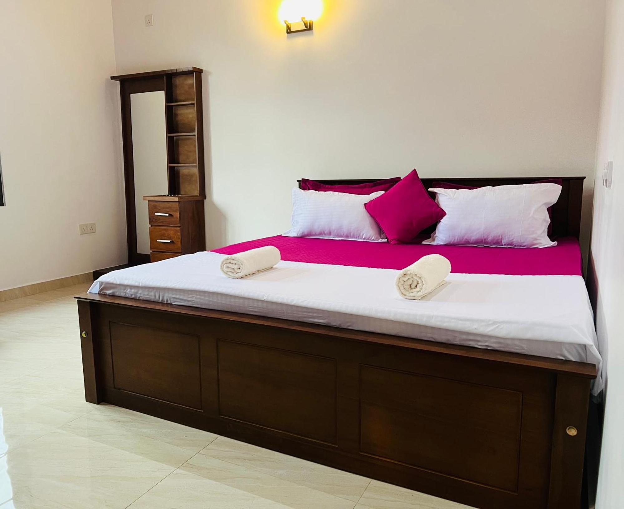 Ahasna Airport Villa Negombo Exterior photo