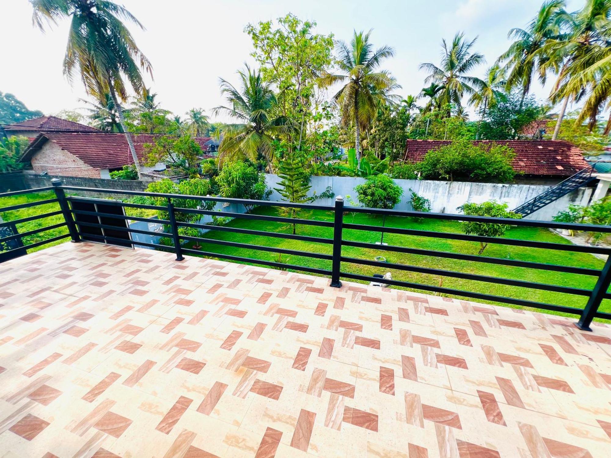 Ahasna Airport Villa Negombo Exterior photo
