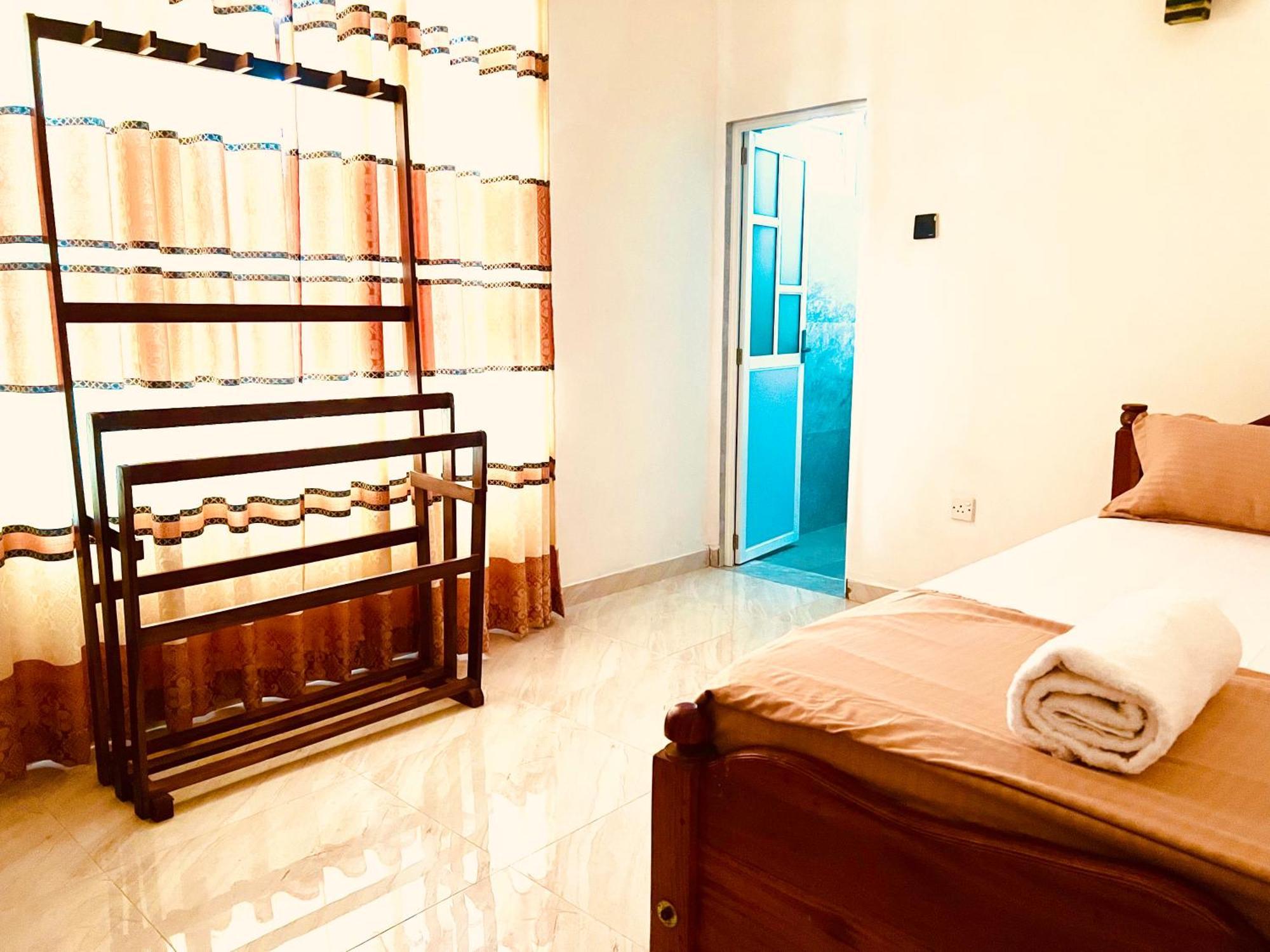 Ahasna Airport Villa Negombo Exterior photo