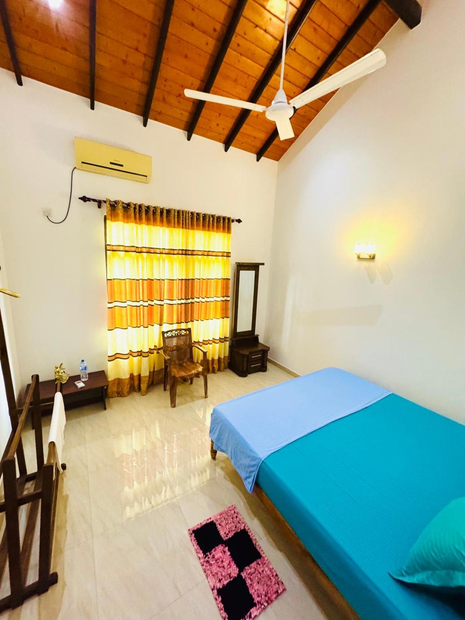 Ahasna Airport Villa Negombo Exterior photo