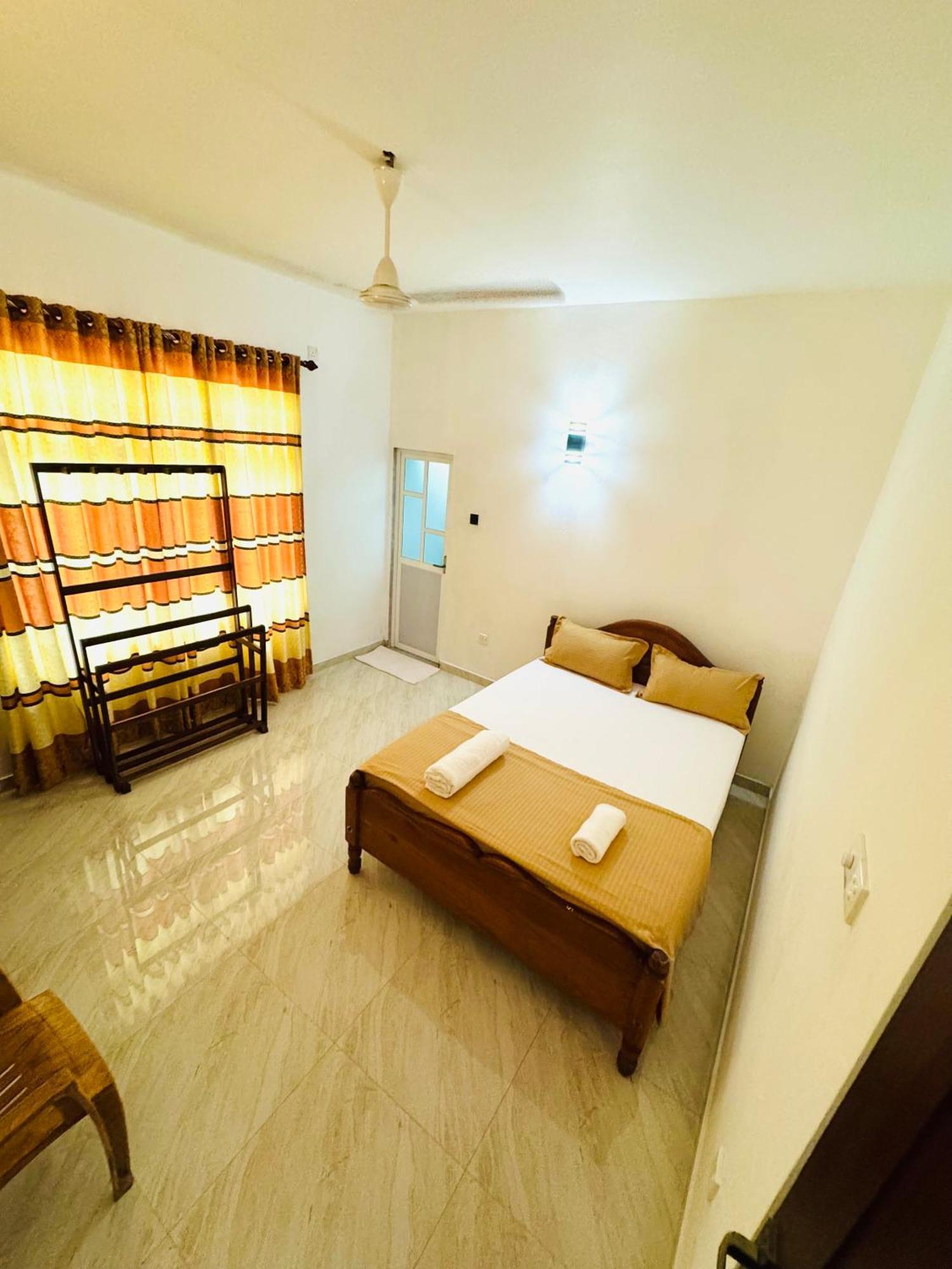 Ahasna Airport Villa Negombo Exterior photo