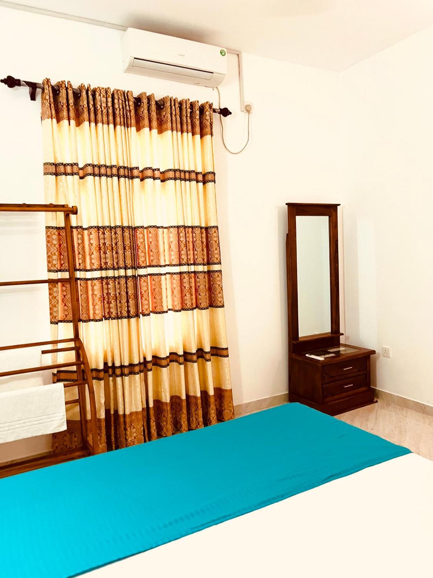 Ahasna Airport Villa Negombo Exterior photo