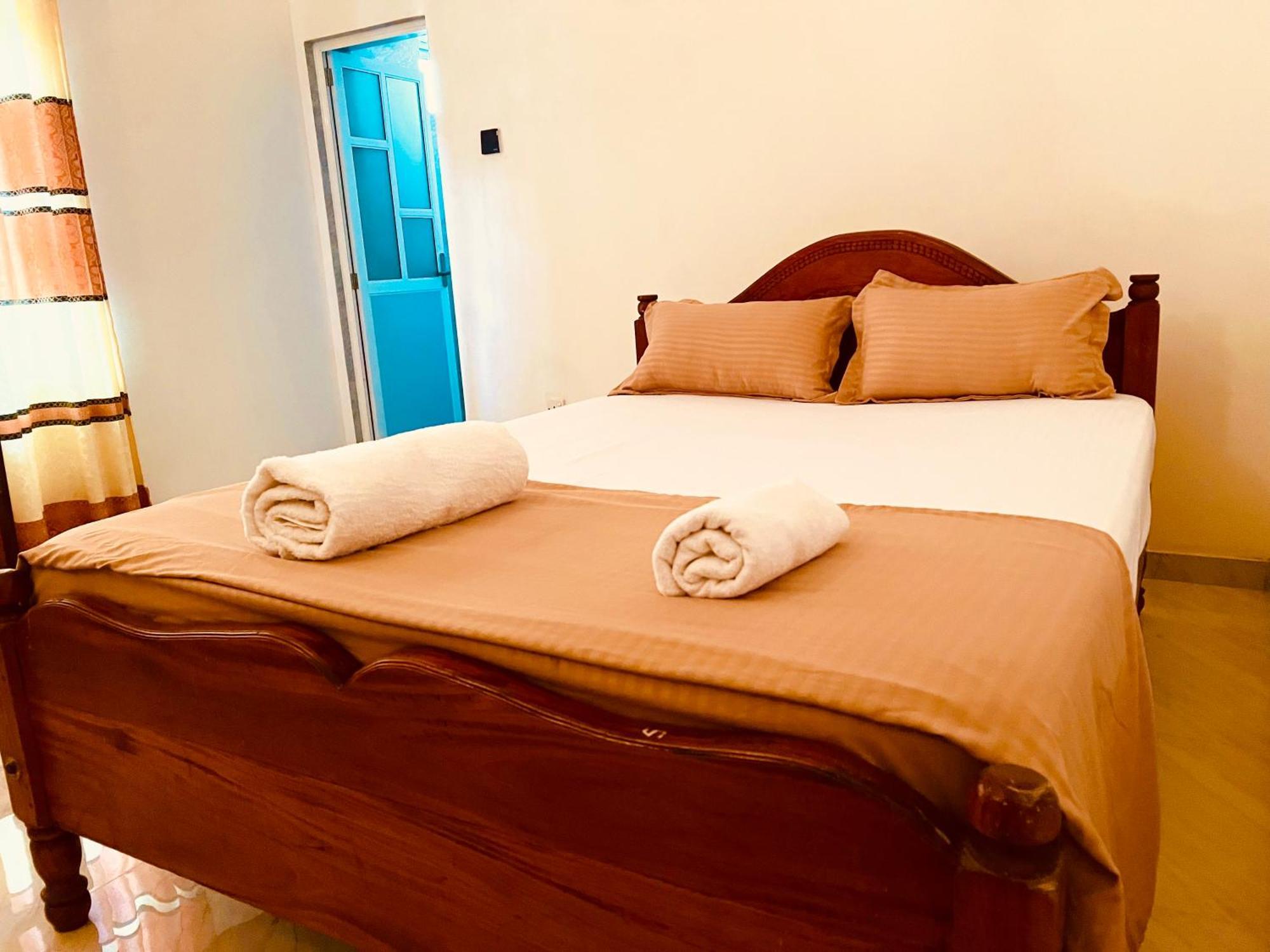 Ahasna Airport Villa Negombo Exterior photo