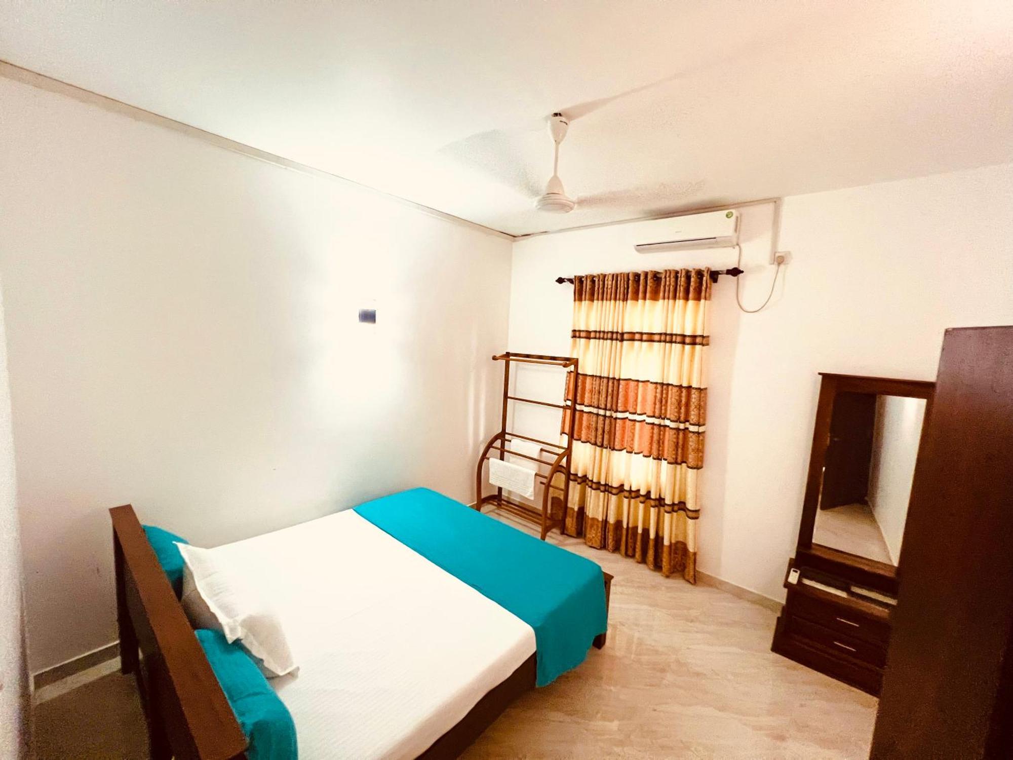 Ahasna Airport Villa Negombo Exterior photo