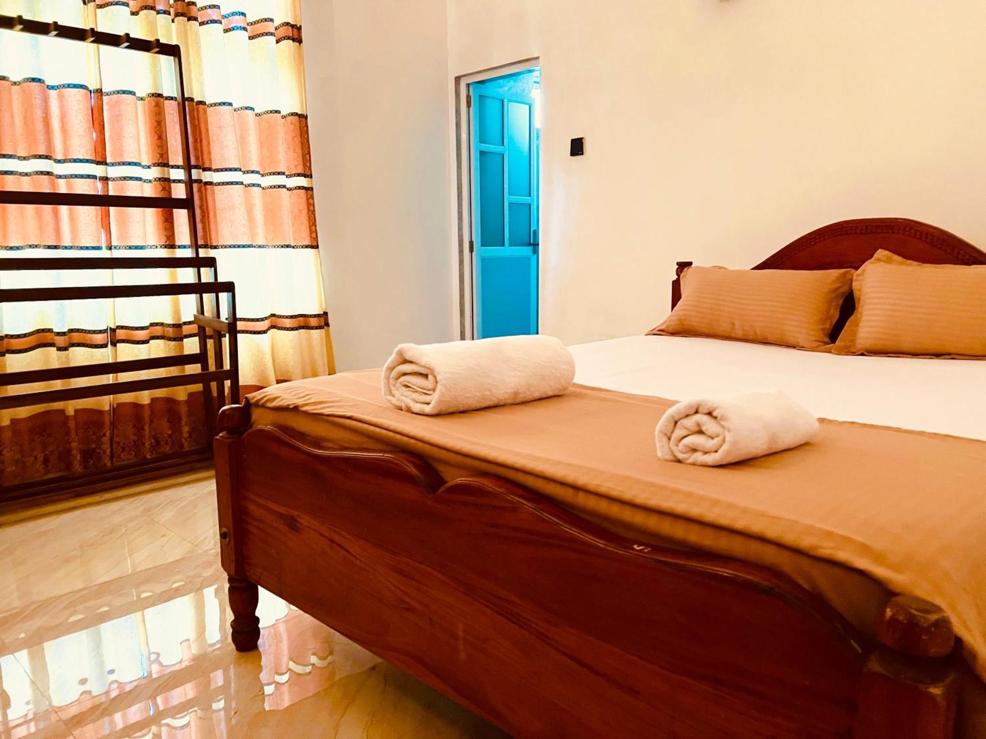 Ahasna Airport Villa Negombo Exterior photo