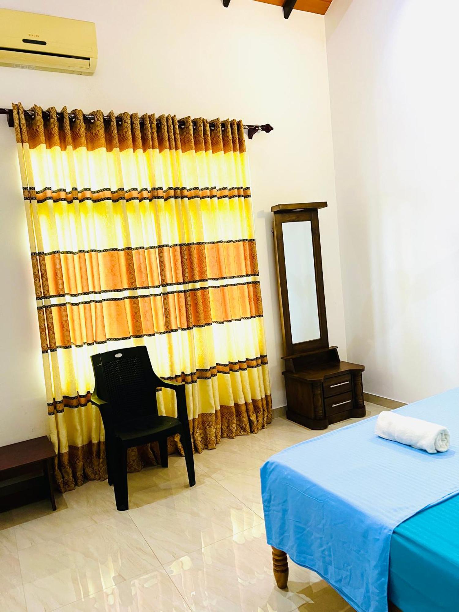 Ahasna Airport Villa Negombo Exterior photo