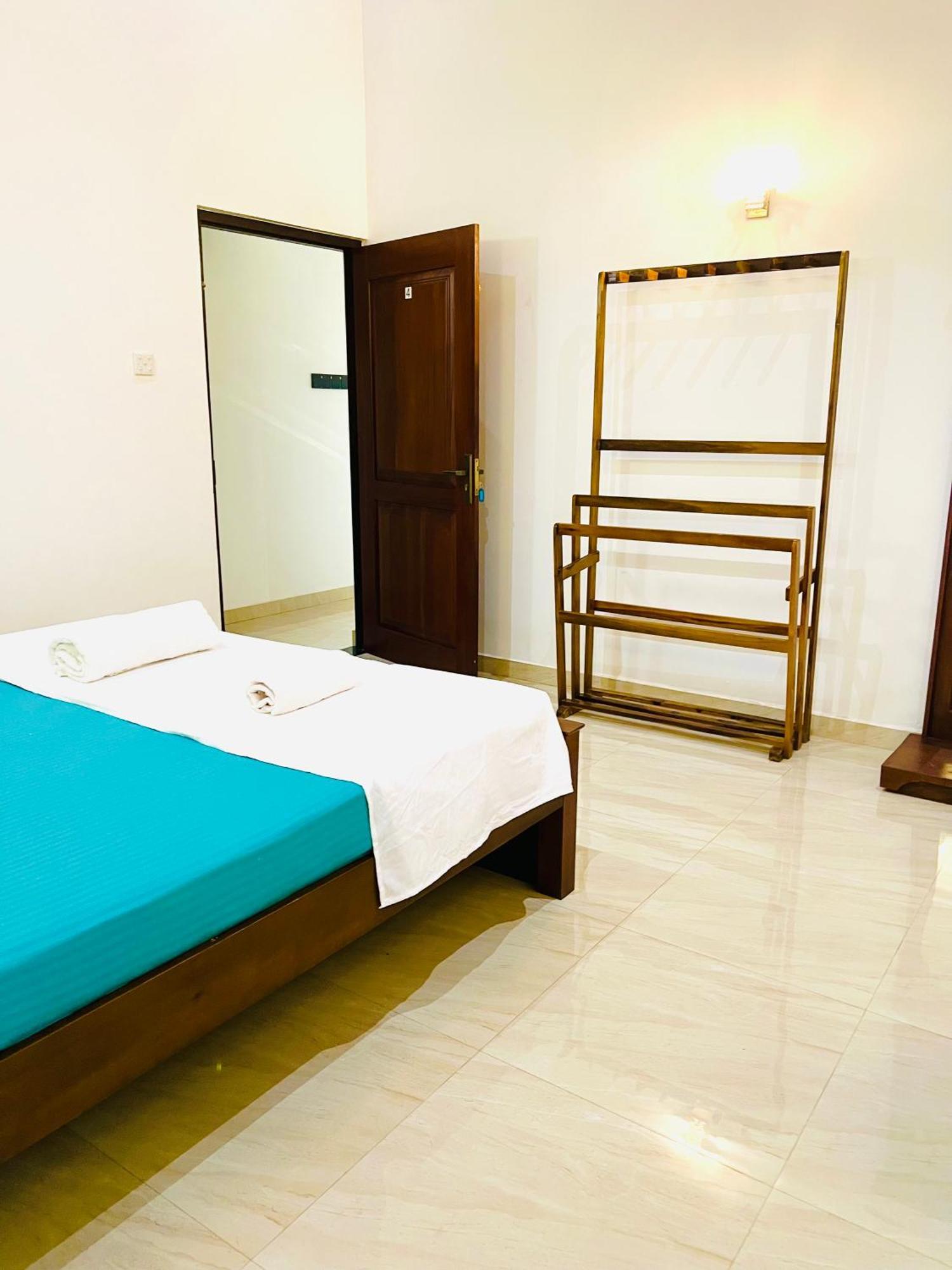 Ahasna Airport Villa Negombo Exterior photo