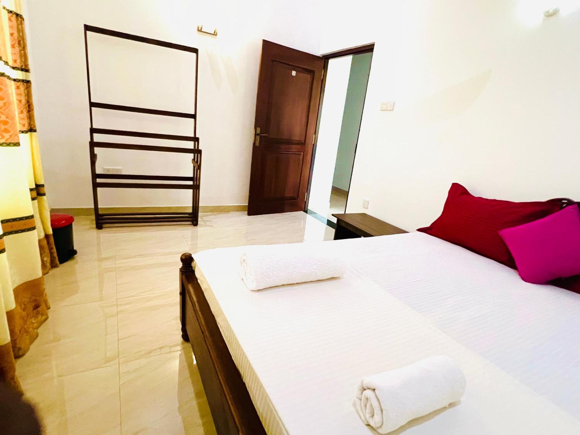 Ahasna Airport Villa Negombo Exterior photo